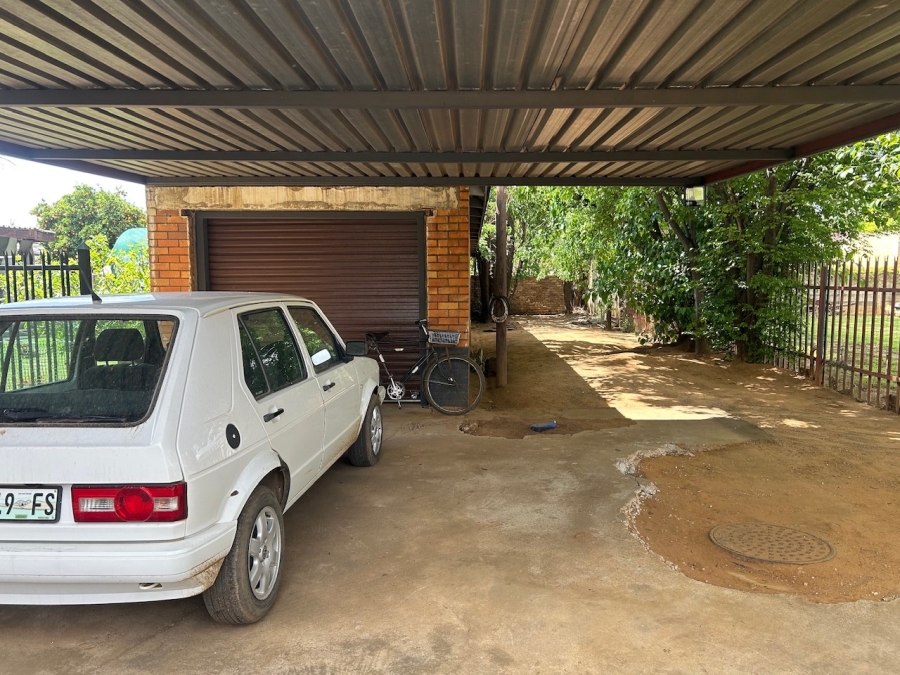 4 Bedroom Property for Sale in Viljoenskroon Free State